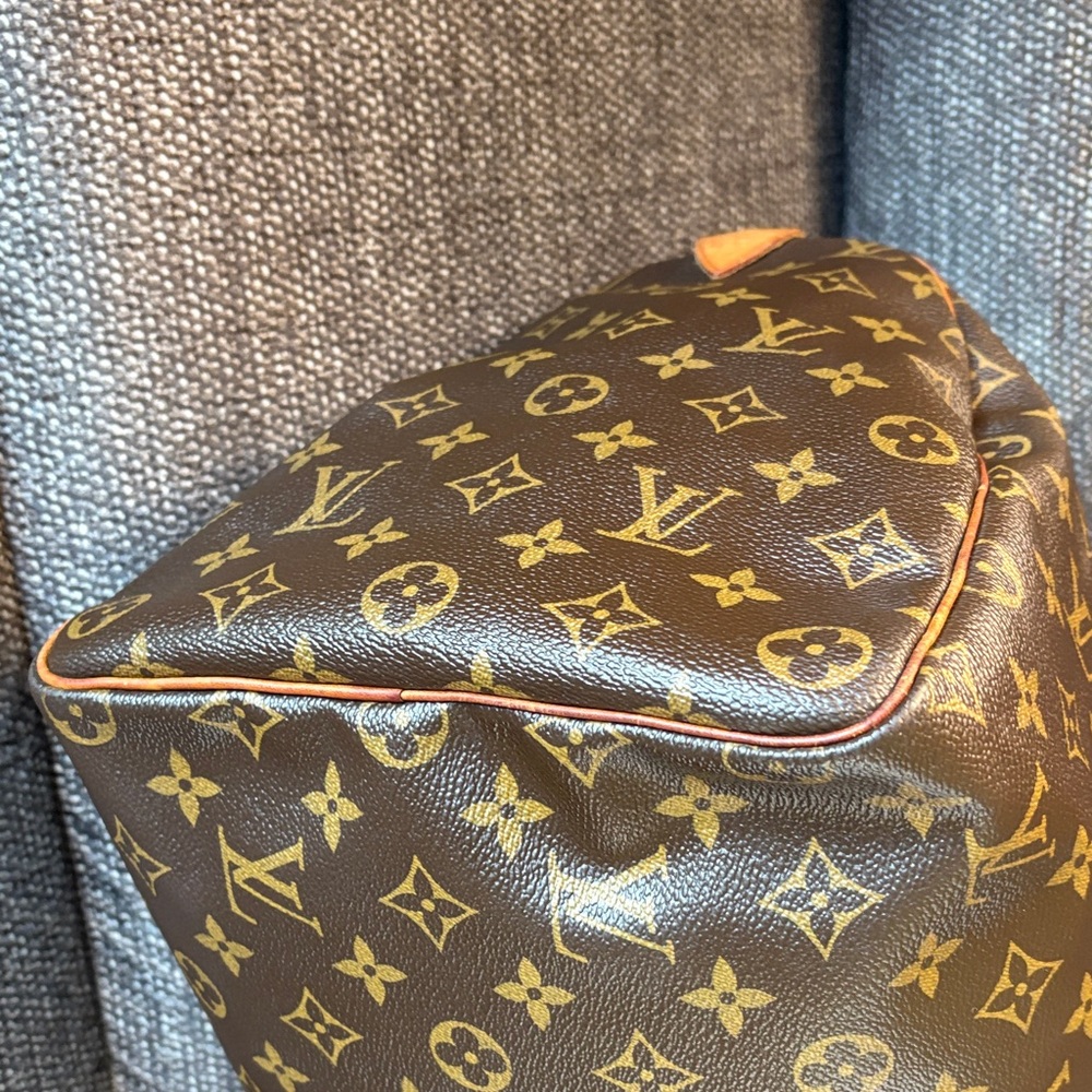 Louis Vuitton Speedy 40 Monogram Boston Bag- Preowned - Picture 11 of 17